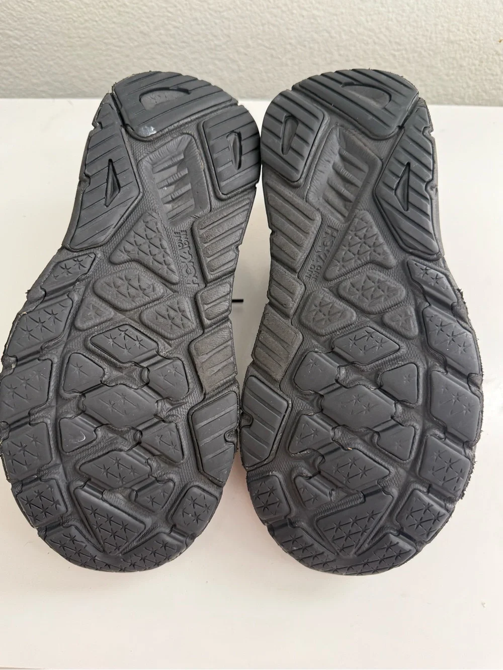 Hoka Arahi 7 Men size 7.5 All-Black Plush Cushion Running Shoes - Picture 7 of 9